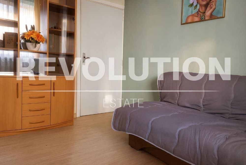 Дава се под наем Тристаен апартамент в Варна, Левски - 100 кв.м за 750 € - Снимка #2