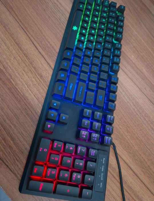 Tastatură MYRIA cu leduri