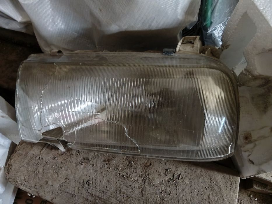 Фары на VW Vento