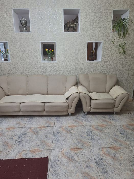 Диван с креслом в комплекте