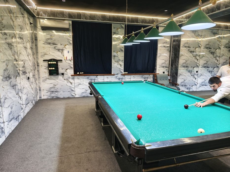 Бильярдный стол сотилади