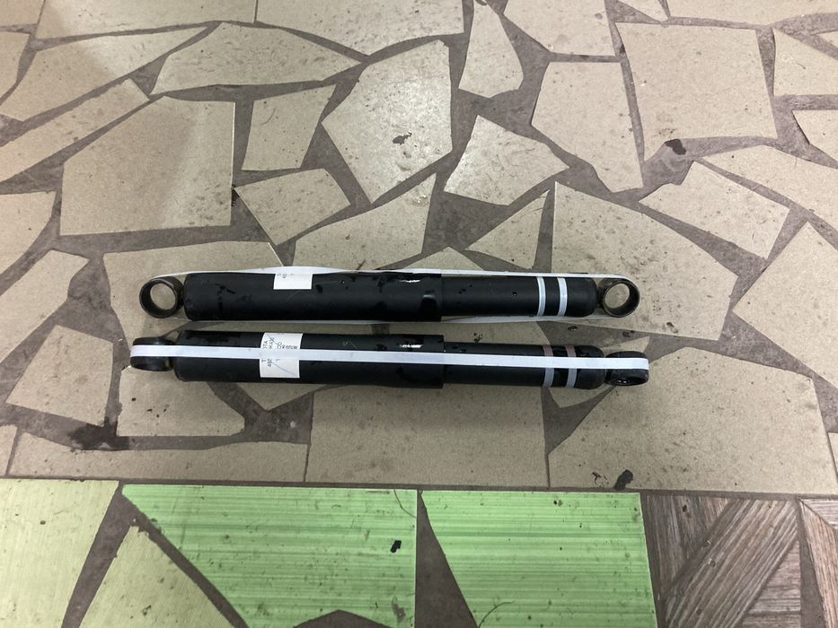 Амортизаторы задние Тойота Хайлюкс 8 / Toyota Hilux 8