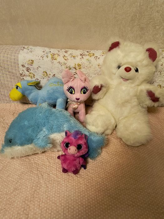 Мягкие и пластмассовые  игрушки