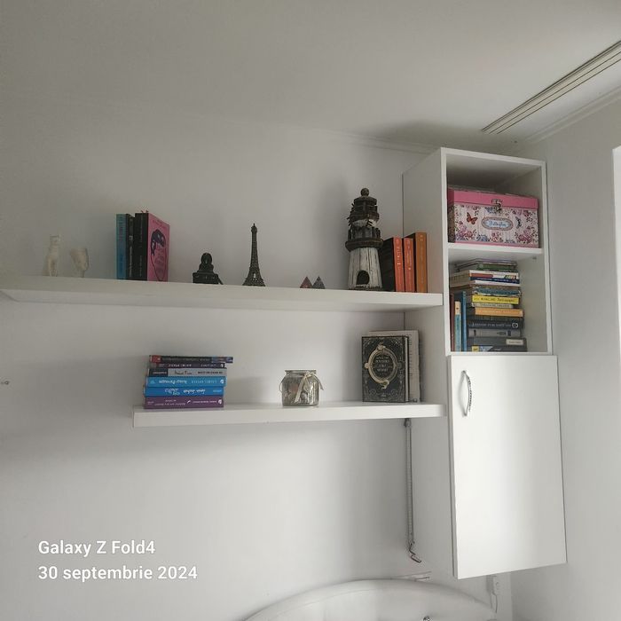 De vânzare birou/ mobilier cameră fete, compus din:

- birou in L, 2