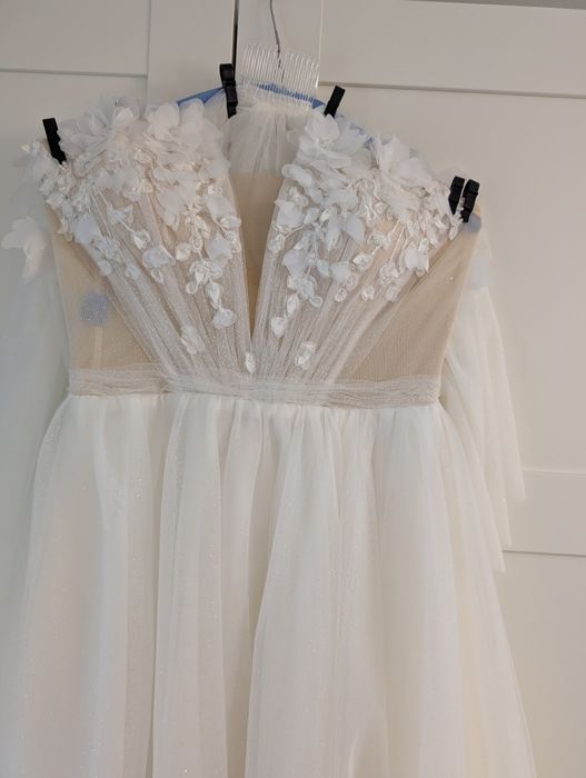Rochie mireasa in V, A line, cu trena si voal, maneci