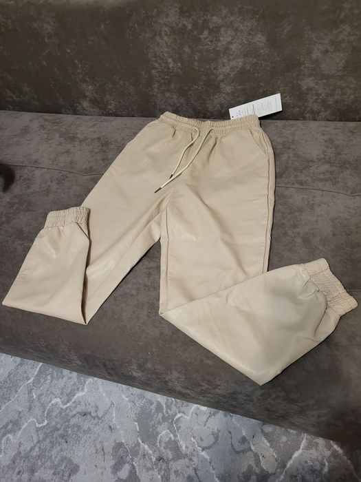 Продам женские вещи.