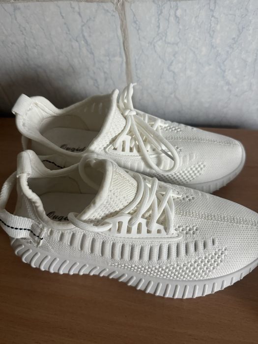 Летняя обувь кроссовки