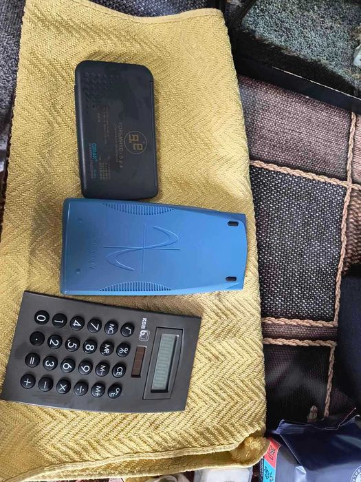 3 броя калкулатори Texas Instruments TI-82 STATS