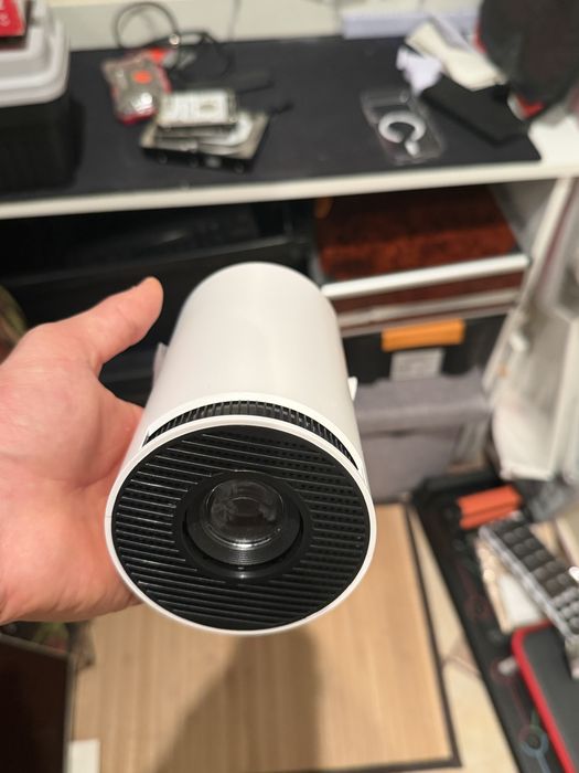 Titlu: Mini Proiector LED Portabil • HDMI + USB • Alb • Home Cinema