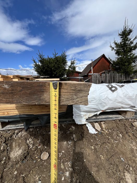 O bucata de cherestea nuc