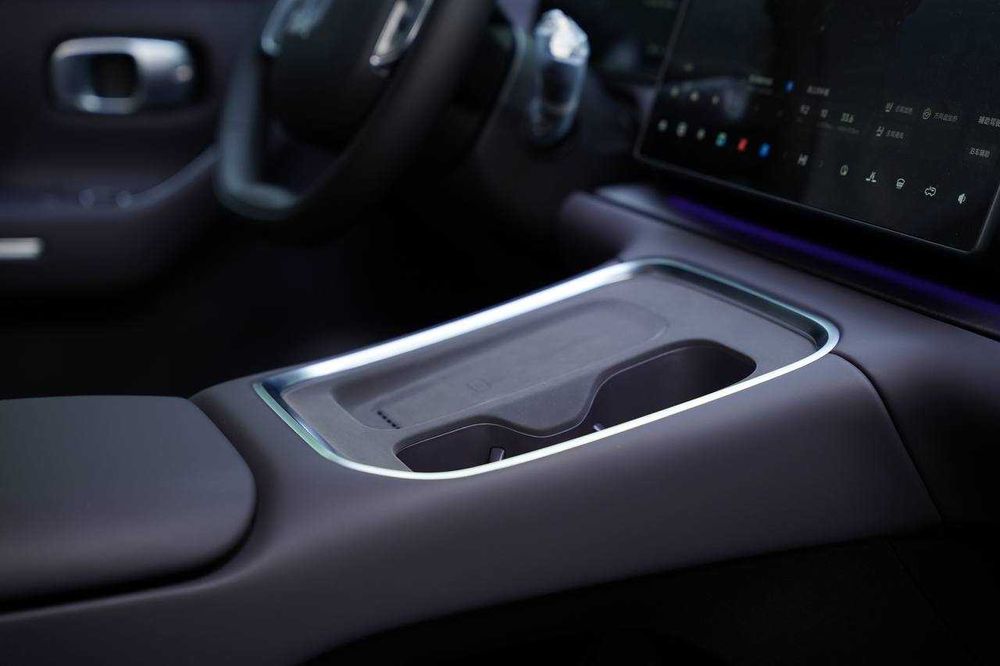 Leapmotor C16 Hybrid 3 Позится