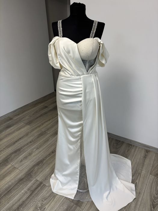 Vand rochie  ivuar  din satin si dantela cu paiete finute arginti