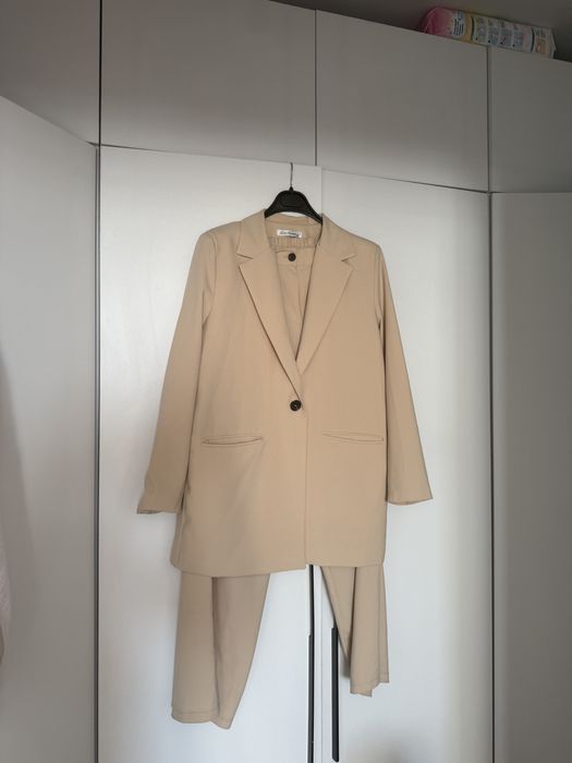 Красивая двойка костюм