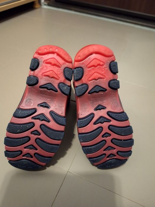 Încălțăminte rezistenta la apă și umezeală