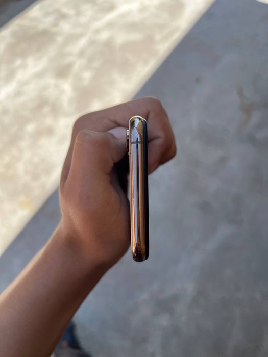 iPhone xs 64gb 77% yomkost
