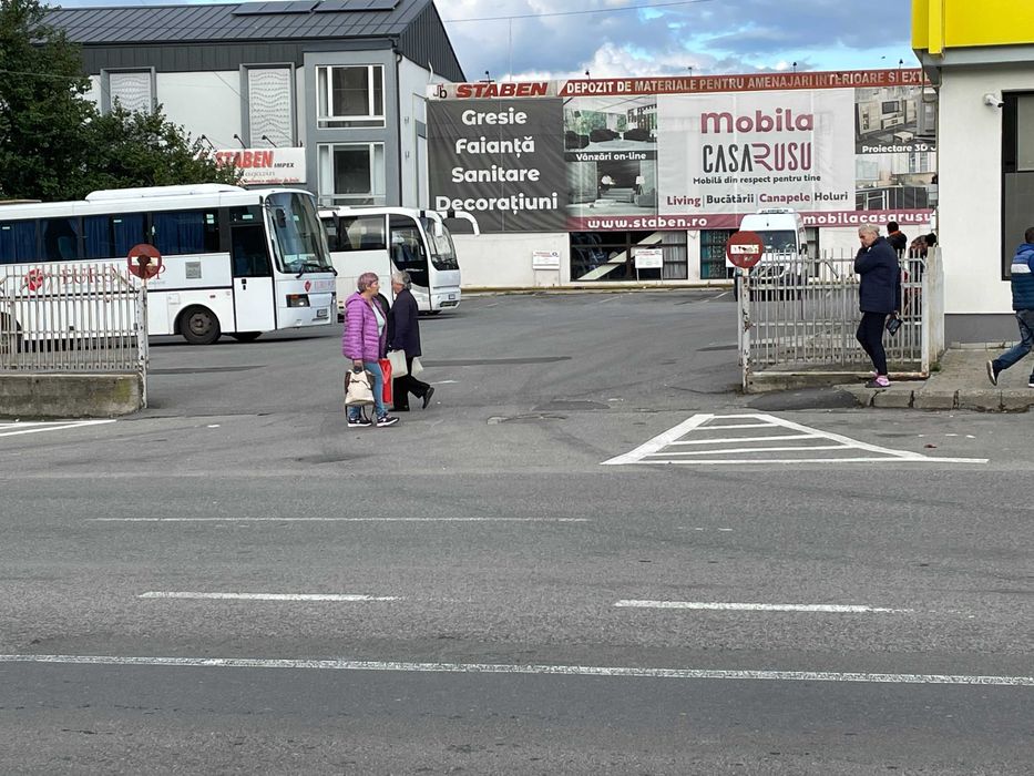 Inchiriere spatii comerciale, birouri, sala protocol.