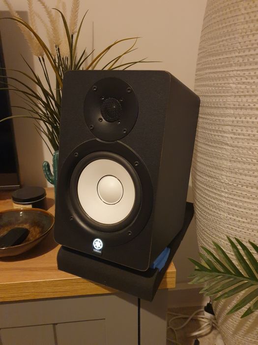 Yamaha HS50M studio monitors