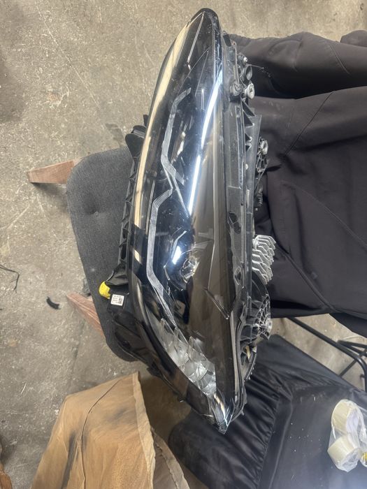 Bmw лед фар г22 г80 г82 леко счупено от страни перфектно работеща