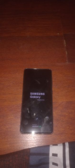 Продаю Samsung s21