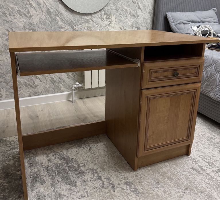 продам стол письменный