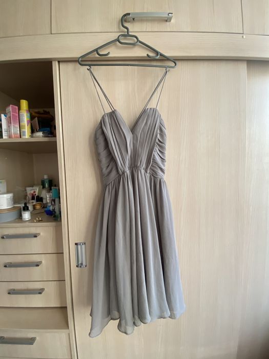 Къса официална рокля