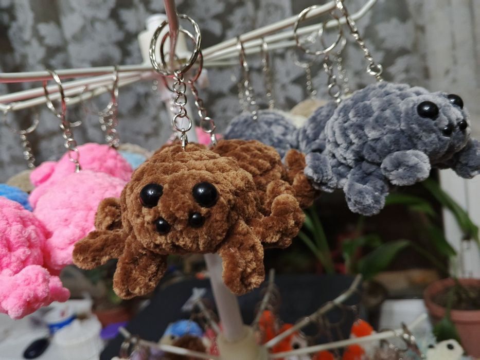 Игрушки брелки черепашки,пауки гуси обнимуси,ёжики,котята,киты