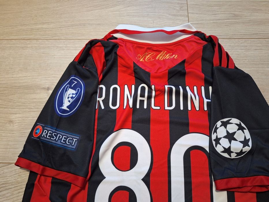 Футболна фланелка на Роналдиньо МИЛАН ретро модел!!!