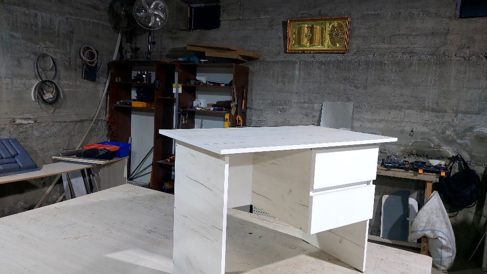 Писменный стол для школьников.