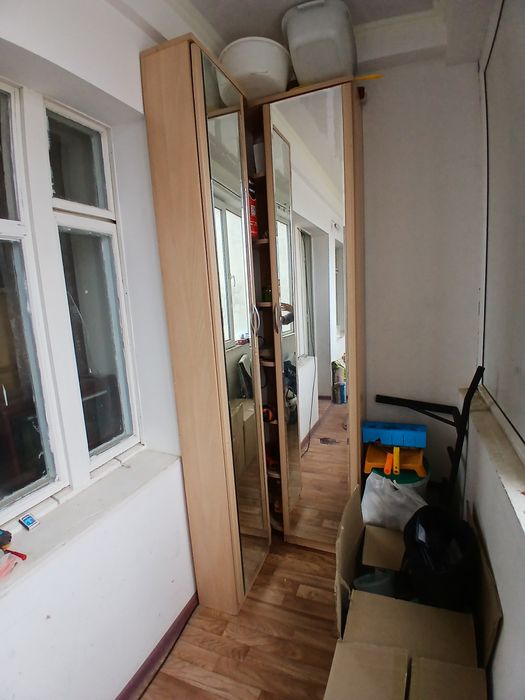 Продается шкаф 2 шт  с полками