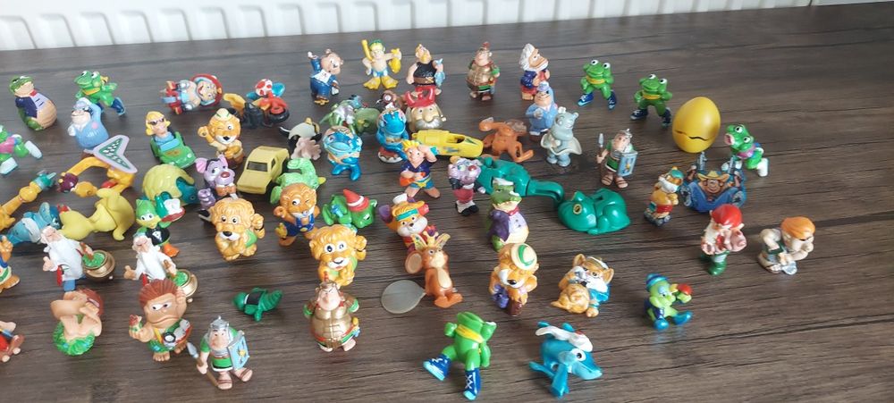 Figurine kinder între de la 1 la 2 lei bucata.