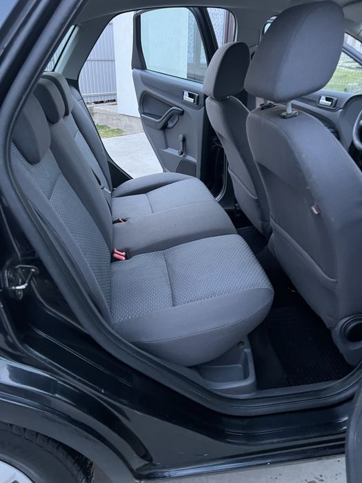 Vand Ford focus 1,6 benzina