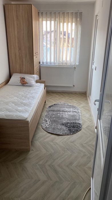 Închiriez garsoniera