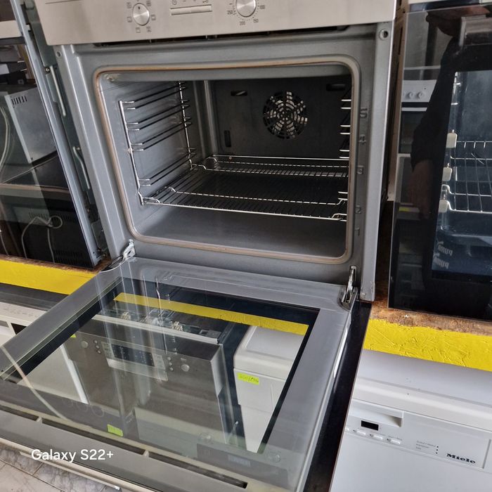 Фурна за вграждане SIEMENS