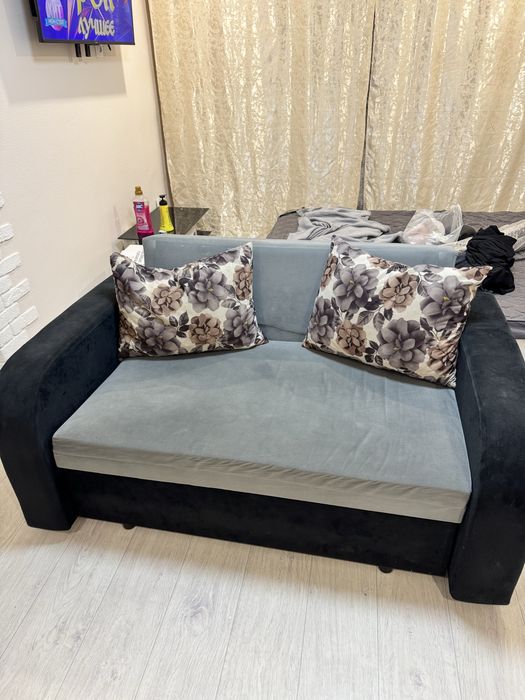 Отдам диван бесплатно.