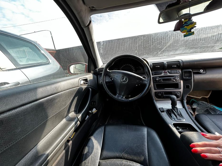 Dezmembrez Mercedes C200 Kompressor