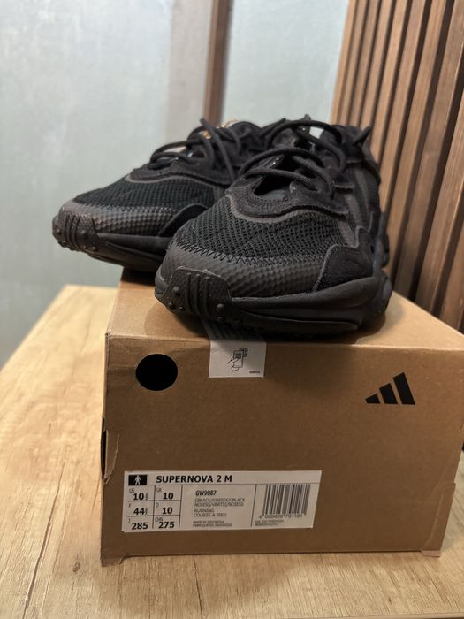 Adidasi noi dupa cate se paote vedea