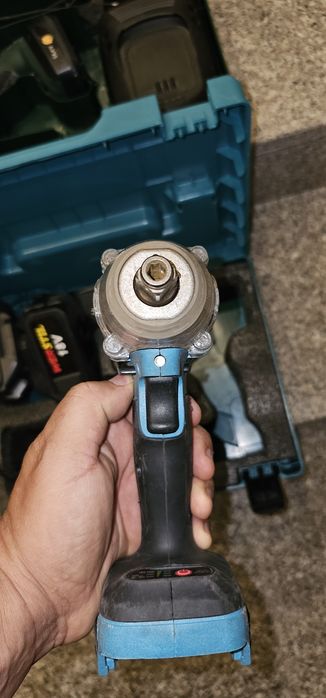 Винтоверт Бош и ударен гайковерт.