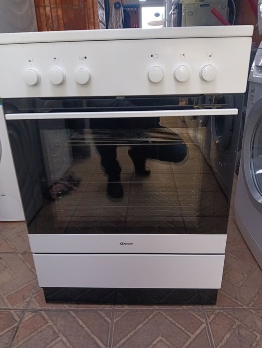 Свободно стояща печка с керамичен плот Gram 2 години гаранция!