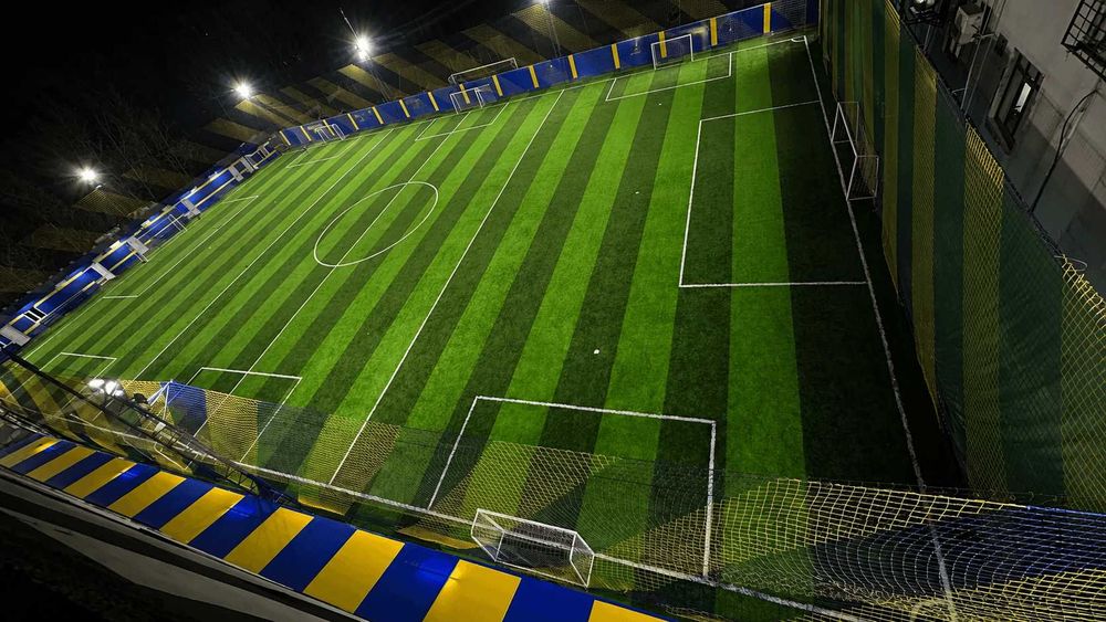 Kechqurun mini futbol maydoni mini polya Toshkent Olmazor Beruniy