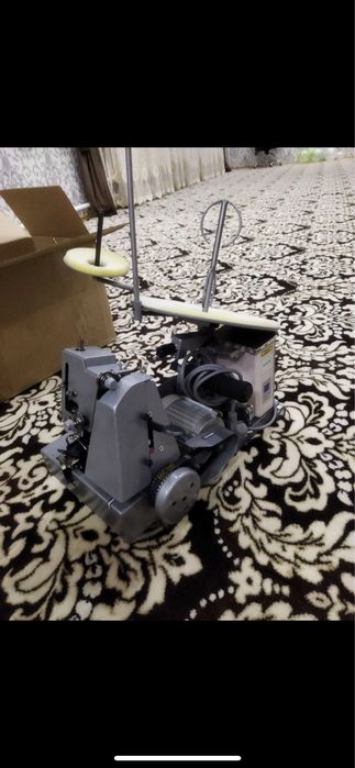 Продается машинка оверлок для ковров и прочие инструменты для ковров
