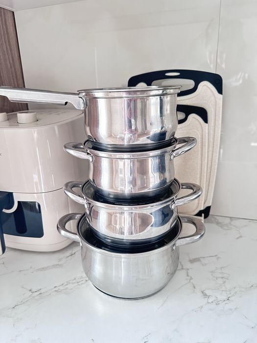 Кастрюли в наборе