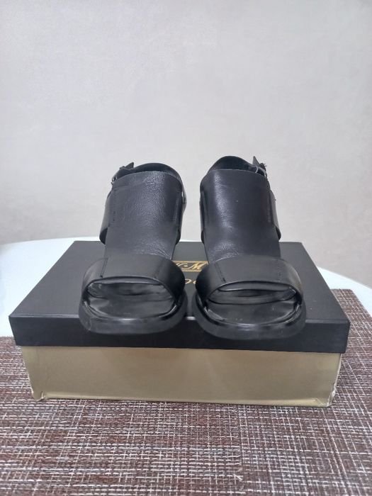 Продам женские босаножки.