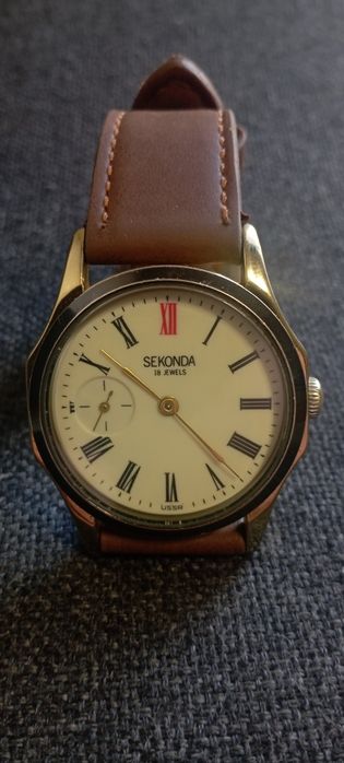 Продам часы механические СССР