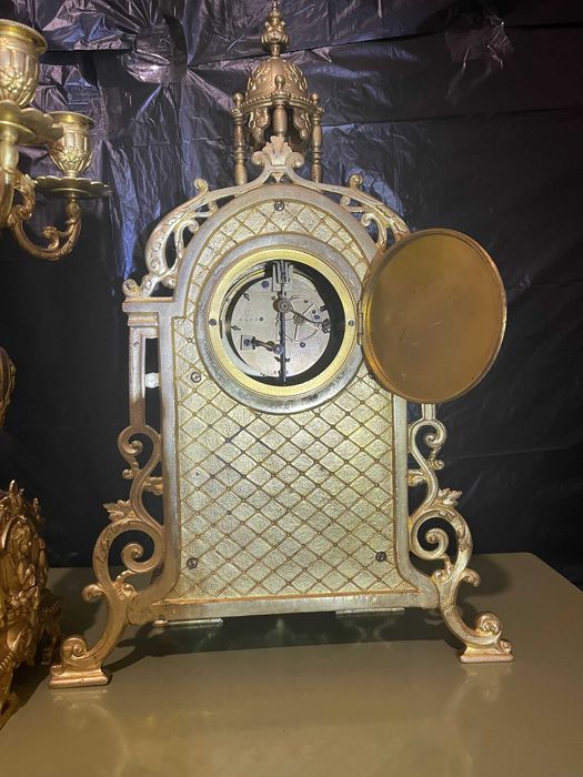 Автентичен френски каминен часовник триптих в стил Louis XVI – позлатен бронз (Ormolu), ХIХ век (1880-1890 г.)
