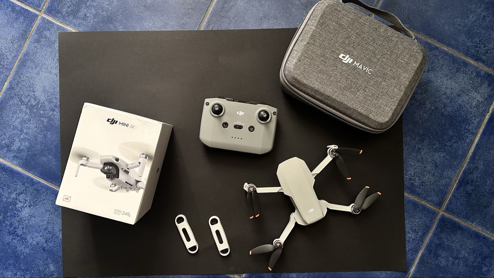 DJI Mini 4K – Excellent Condition + Carrying Case + Propeller Holders