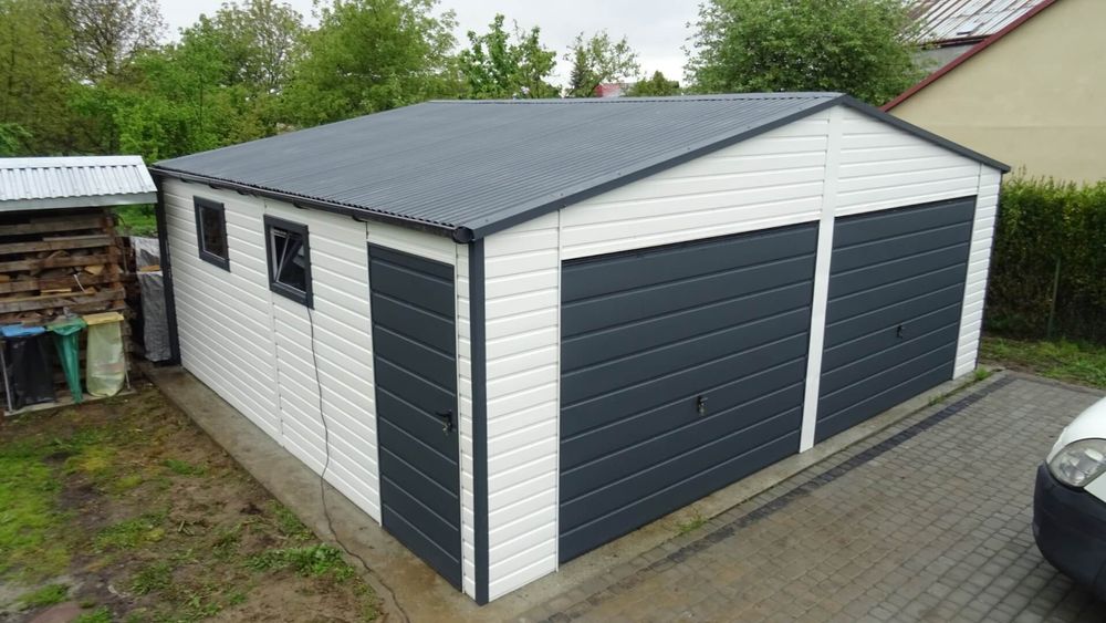 Garaje noastre sunt realizate  din panouri sandwich si  structura meta