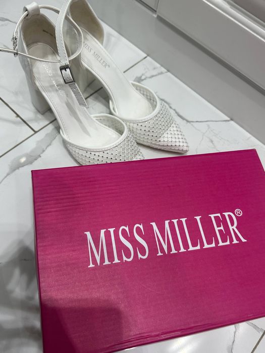 Туфли белые 37 размер