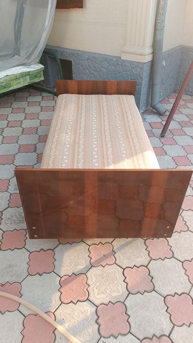 Продам односпальную кровать