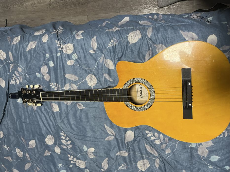 Продам гитару + тюнер