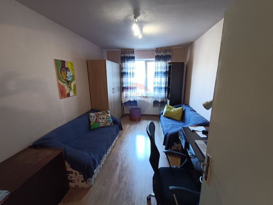 Продава се Тристаен апартамент в Шумен, Център - 107 кв.м за 1001 €/кв.м - Снимка #3